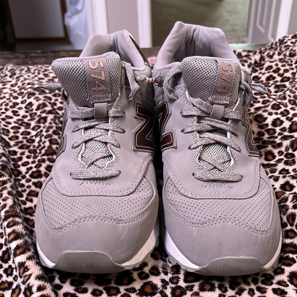 Women’s New Balance 574’s in Size 10.